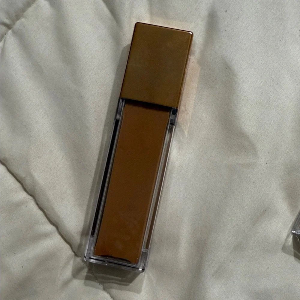 Stay Naked Liquid Foundation - Gold